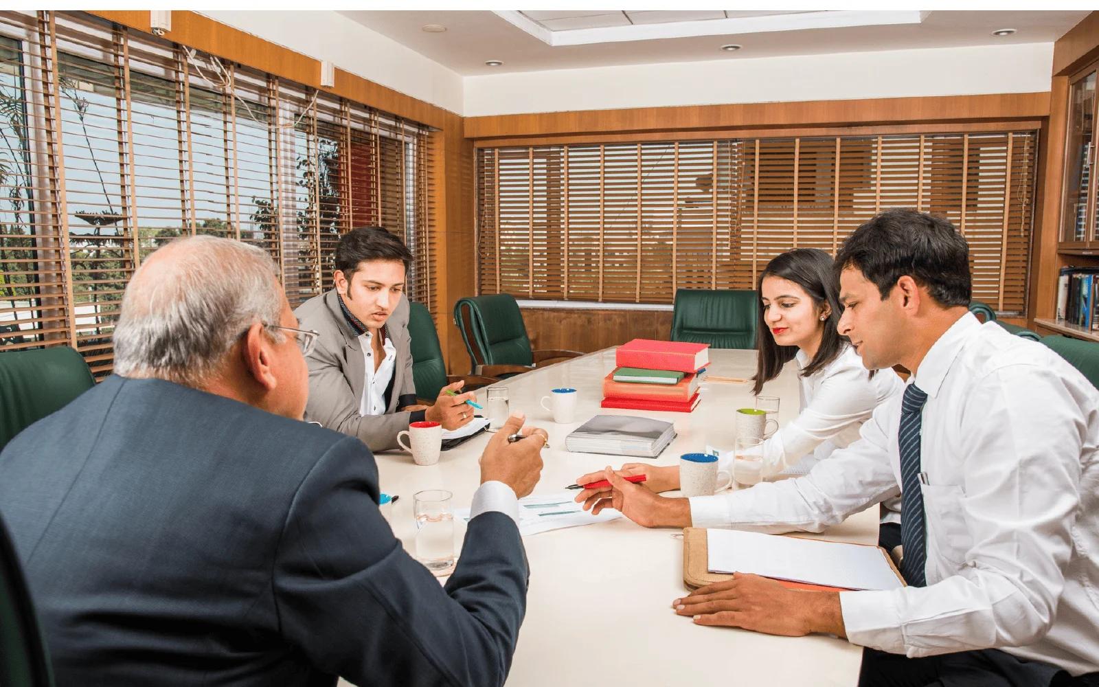 Online MBA in General Management highlighting curriculum, leadership skills, strategic learning and professional outcomes