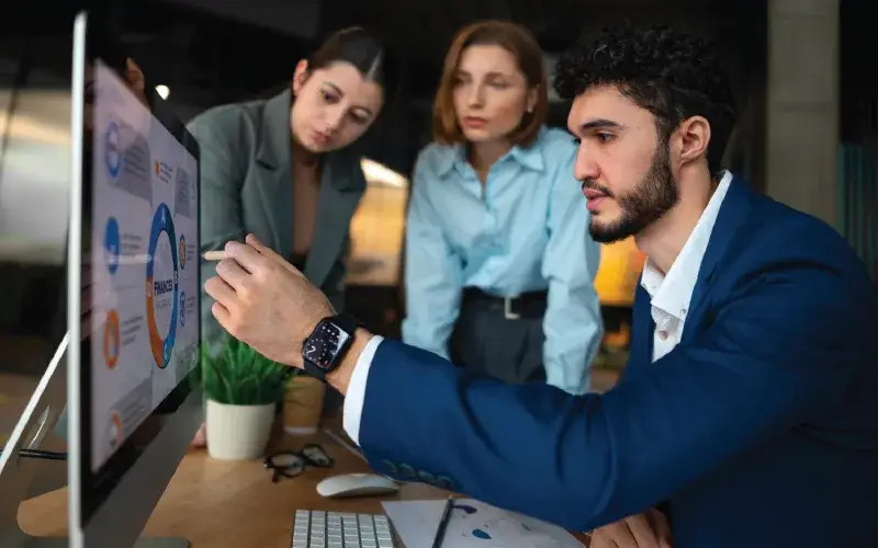 MBA in Marketing and HRM guide focusing on marketing, human resource skills, professional development and career growth