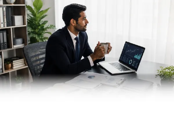 Online Executive MBA in Financial Management showcasing financial planning, business analytics, and digital learning for working professionals